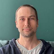 A person smiling for the camera

AI-generated content may be incorrect.